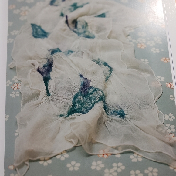 NUNO NOUVEAU Liz Clay book on Nuno Felting - Picture 8 of 13